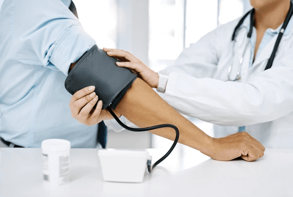 hypertension-la-triade-mortelle-stress-sel-et-sommeil-qui-menace-votre-coeur