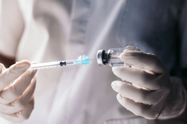 campagne-vaccinale-covid-19-printemps-2025-rappel-pour-les-plus-vulnerables