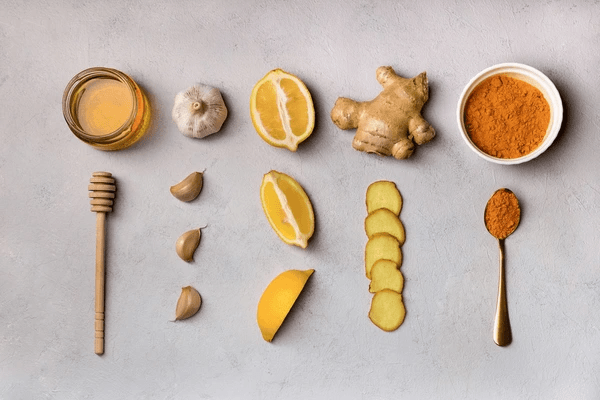 epices-et-aliments-anti-inflammatoires-guide-complet-2025