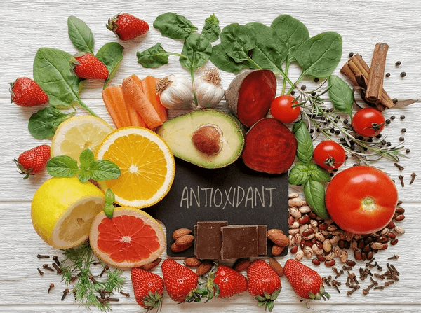 antioxydants-alimentaires-guide-complet-fruits-rouges-the-cacao-2025