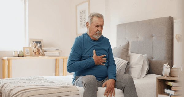 personne-âgée-souffrant-de-crise-d'asthme